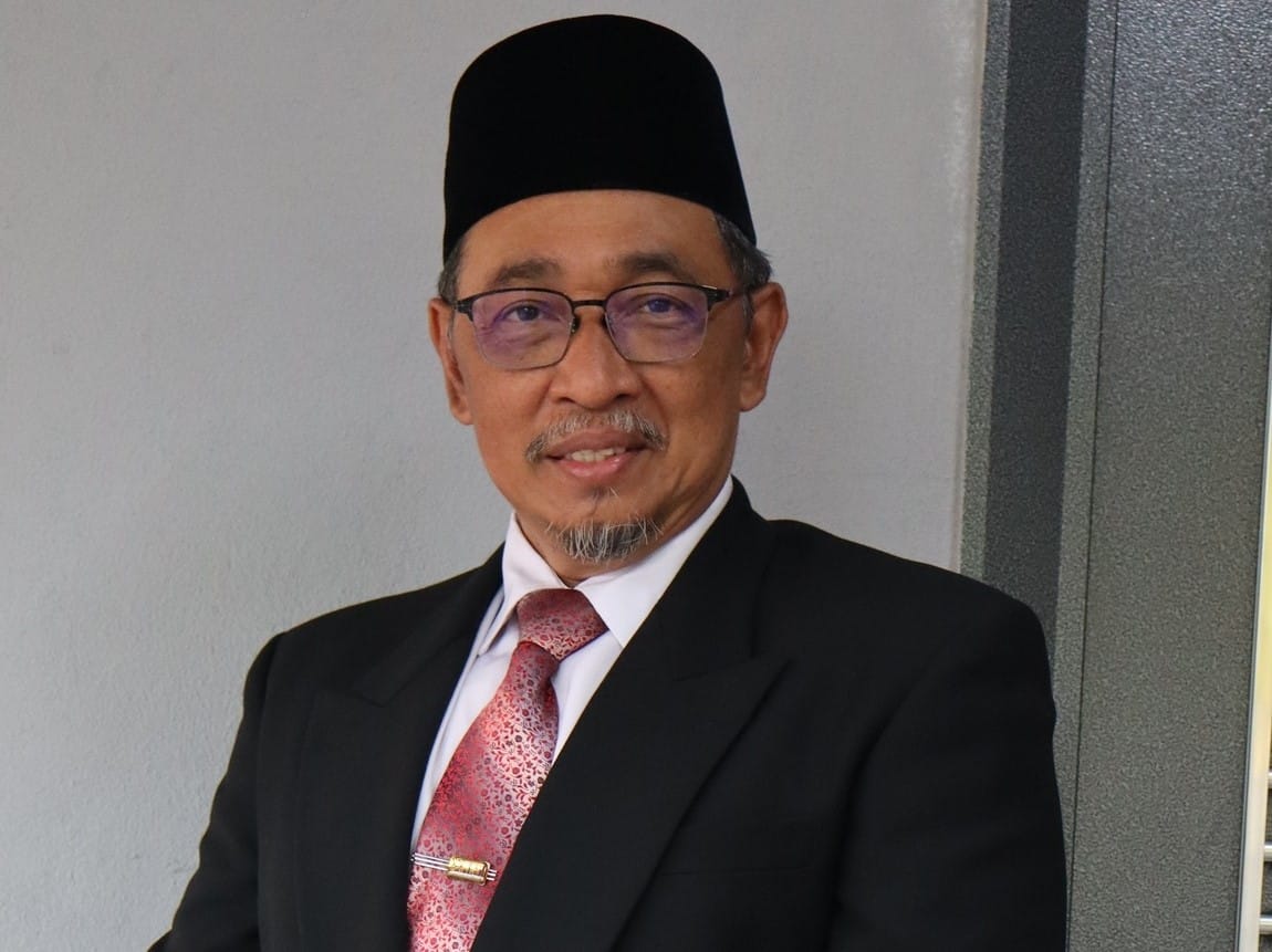 Ex Teacher Joohari Ariffin Is PHs Candidate For Sg Bakap By Election